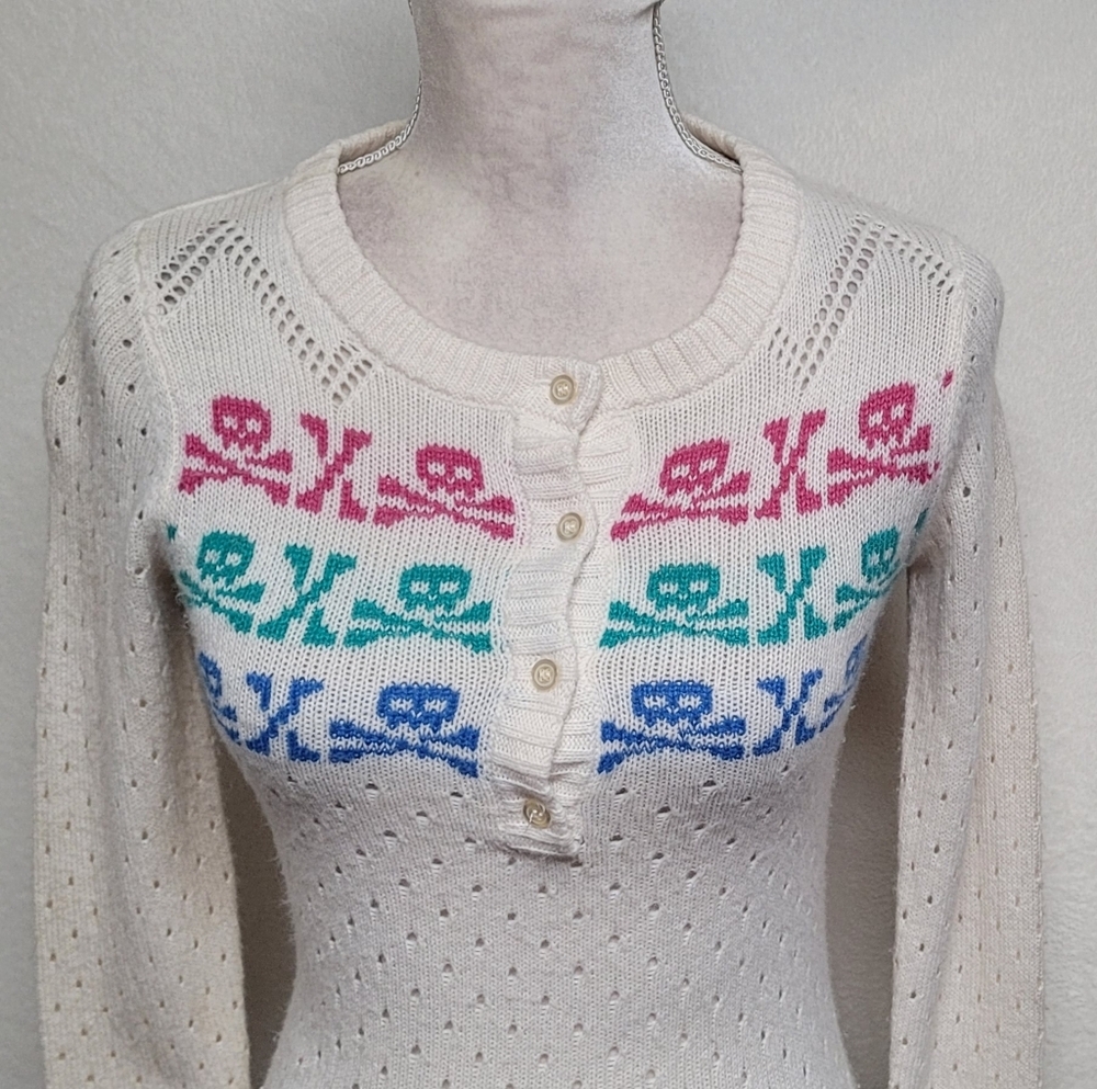 Delia's Rare Vintage 90s Multi-color Skull & Crossbones Off-White Eyelet Sweater - Picture 3 of 12